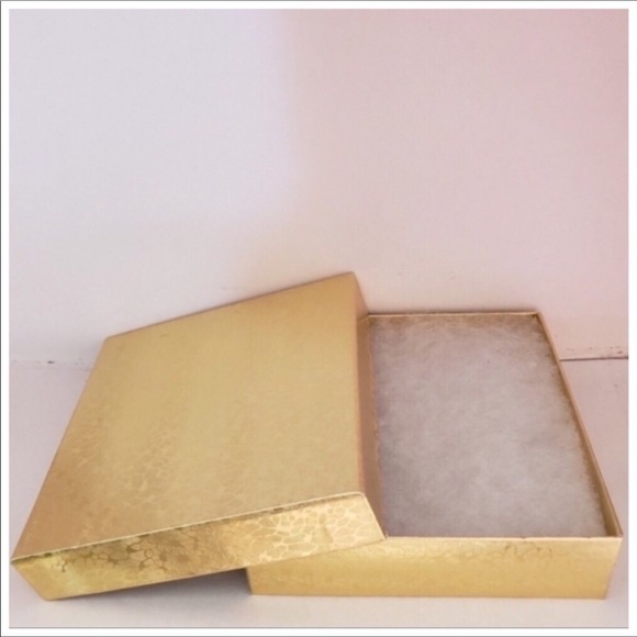 Stone Gold and White Cabochons Jewelry Set - Picture 3 of 4